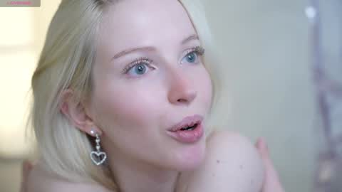 STELLA  Im here today online show from December 2024 10:00:02 PM