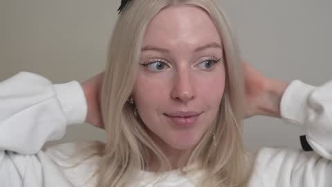 STELLA  Im here today online show from February 2025 03:17:01 PM