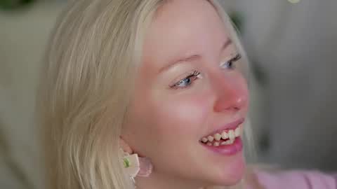 STELLA  Im here today online show from February 2025 03:32:02 PM