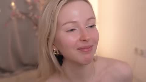 STELLA  Im here today online show from February 2025 06:48:02 PM