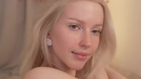 STELLA  Im here today online show from March 2025 06:19:02 PM