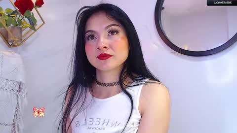 naamah_b online show from December 2024 05:11:01 PM