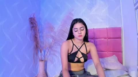 Naty  online show from February 2025 03:54:02 PM