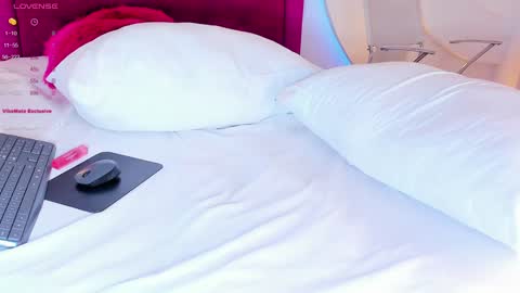 Nia online show from December 2024 08:40:02 PM