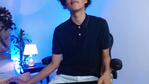 Nickolas Muoz online show from December 2024 02:53:01 PM