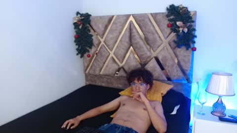 Nickolas Muoz online show from December 2024 03:30:02 PM