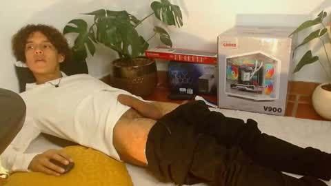 Nickolas Muoz online show from December 2024 09:11:01 PM