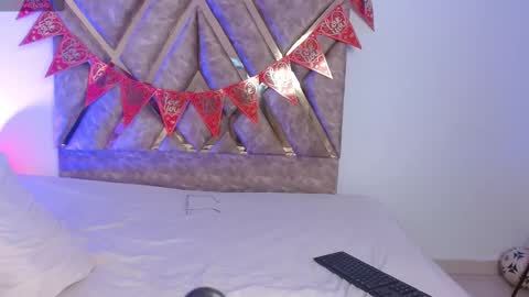Nickolas Muoz online show from February 2025 06:04:02 PM