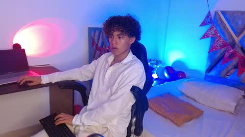 Nickolas Muoz online show from February 2025 06:04:02 PM