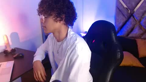 Nickolas Muoz online show from February 2025 07:08:02 PM