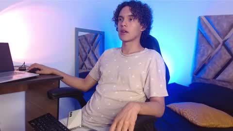 Nickolas Muoz online show from February 2025 03:52:01 PM