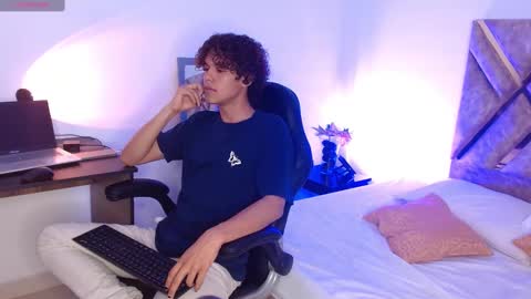 Nickolas Muoz online show from March 2025 06:16:01 PM