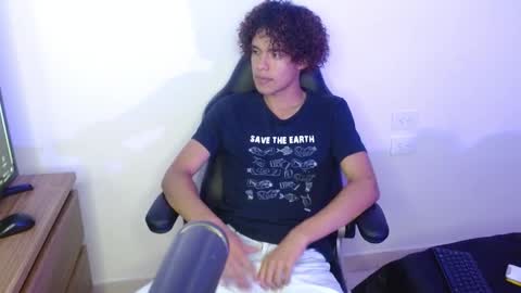 Nickolas Muoz online show from September 2025 03:23:01 PM