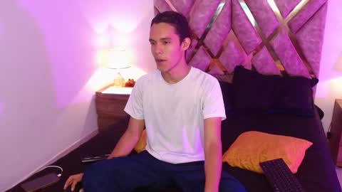 Nickolas Muoz online show from September 2025 03:01:02 PM