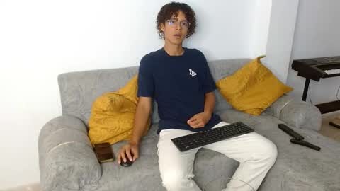 Nickolas Muoz online show from September 2025 02:08:02 PM