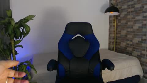 Nicole Haley online show from September 2025 06:39:01 AM