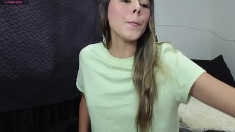 Snapshot of nicolle_jhons chatting on January 2025 08:59:01 PM Nicolle online show from January 2025 08:59:01 PM