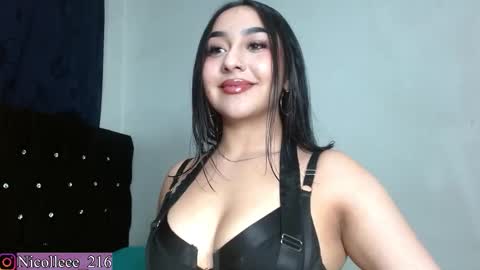 Snapshot of nicolle_sabinas chatting on October 2025 05:58:02 PM Nicolle online show from October 2025 05:58:02 PM