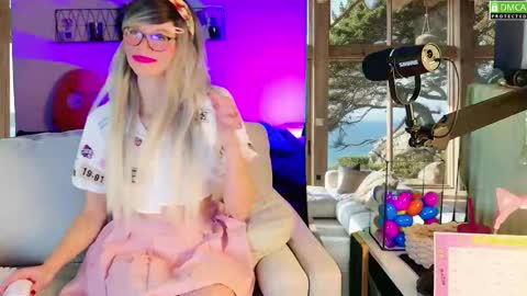 Snapshot of nikki_goldberg chatting on October 2025 09:29:01 AM Kitty Chatte online show from October 2025 09:29:01 AM