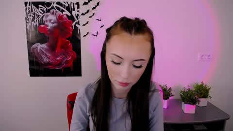 nikonara_ online show from February 2025 12:54:01 PM