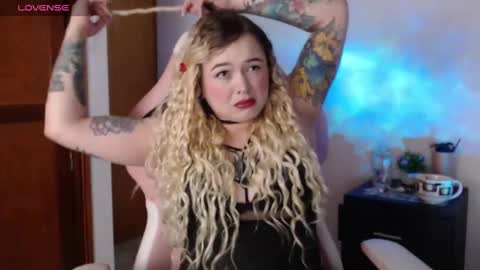 Snapshot of ninaxxstorm chatting on October 2025 06:08:02 AM Nina online show from October 2025 06:08:02 AM