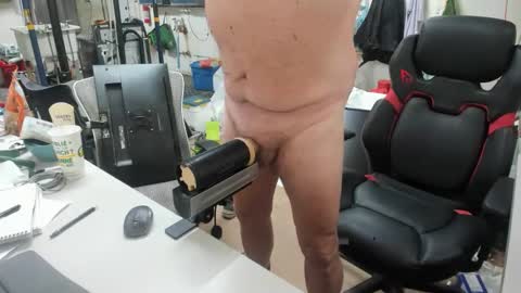 nineinchnail33 online show from December 2025 07:10:01 PM