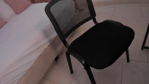 Snapshot of noa_blake chatting on November 2025 04:13:02 AM Noa online show from November 2025 04:13:02 AM