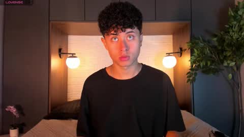 noah_dupont_ online show from November 2025 11:38:02 AM