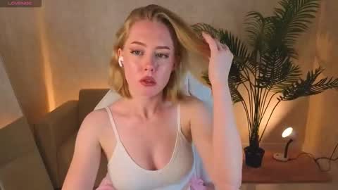 Snapshot of noracollins chatting on December 2025 08:18:01 AM Nora online show from December 2025 08:18:01 AM