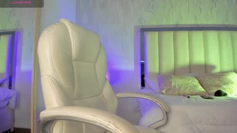 Holly online show from December 2024 07:59:02 PM