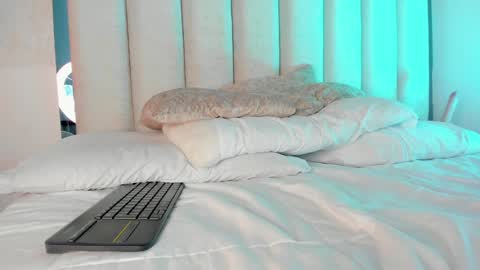 Holly online show from December 2024 01:43:01 AM