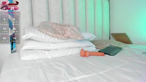 Holly online show from December 2024 01:50:01 AM