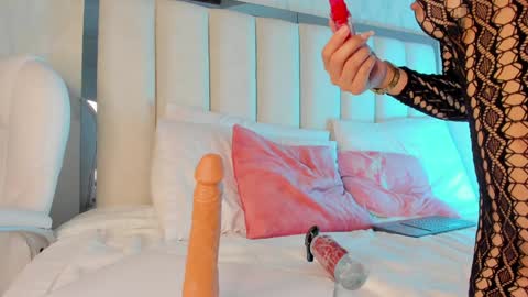 Holly online show from January 2025 11:02:02 PM