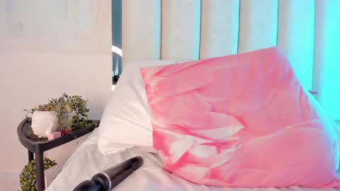 Holly online show from January 2025 02:03:02 AM