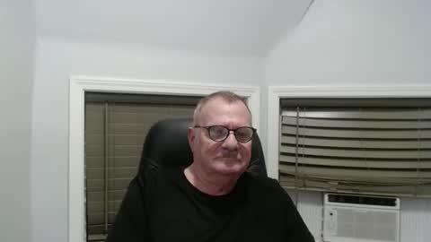 Snapshot of oldguybigd chatting on September 2025 04:02:02 AM oldguybigd online show from September 2025 04:02:02 AM
