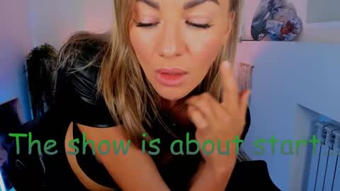 oliva_candy online show from December 2024 01:27:02 PM