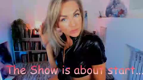 oliva_candy online show from December 2024 01:54:02 PM