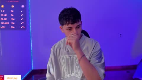 oliveeer online show from December 2025 07:53:02 PM