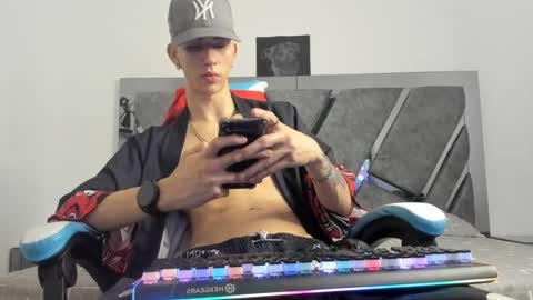 oliverthompson_01 online show from December 2024 05:42:02 AM