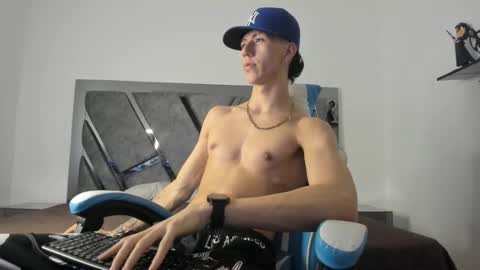 oliverthompson_01 online show from January 2025 07:06:01 AM