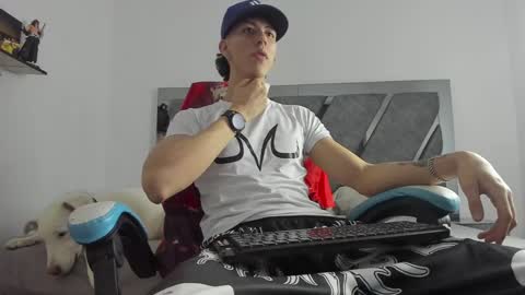 oliverthompson_01 online show from February 2025 03:34:02 AM