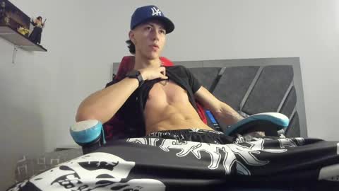 oliverthompson_01 online show from February 2025 06:12:01 AM