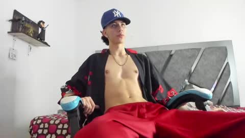oliverthompson_01 online show from March 2025 12:10:02 AM