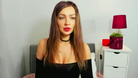 OliviaWomen online show from December 2024 04:05:01 PM
