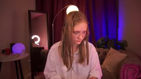 Ophelia online show from September 2025 06:15:02 AM
