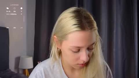 Snapshot of orasaro chatting on September 2025 11:01:01 AM Emma online show from September 2025 11:01:01 AM