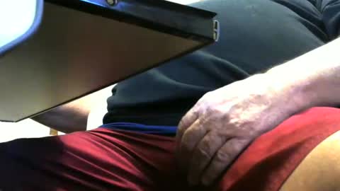 Snapshot of ozzienuts21153 chatting on December 2025 08:52:02 AM ozzienuts21153 online show from December 2025 08:52:02 AM