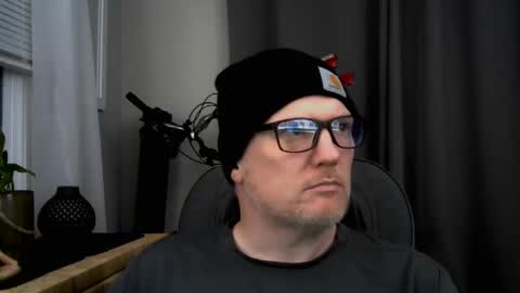 pale_dad_bod online show from December 2025 03:49:02 AM