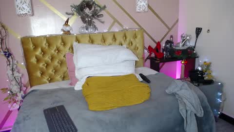 Paloma  online show from December 2024 01:06:01 PM