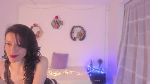 Paloma  online show from December 2024 08:47:01 PM